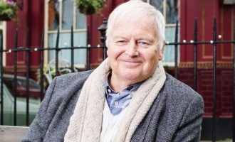 Ian Lavender Height, Weight, Net Worth, Age, Birthday, Wikipedia, Who, Instagram, Biography