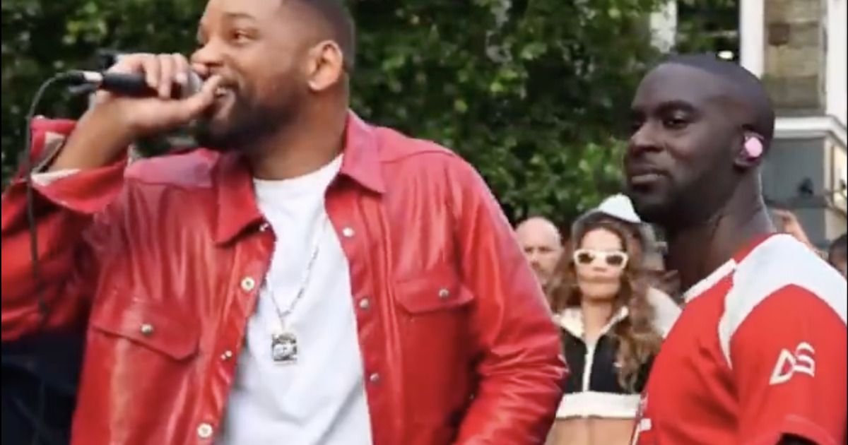 Will Smith tries to set a huge crowd on fire with his new song - no one cares. WLT Report