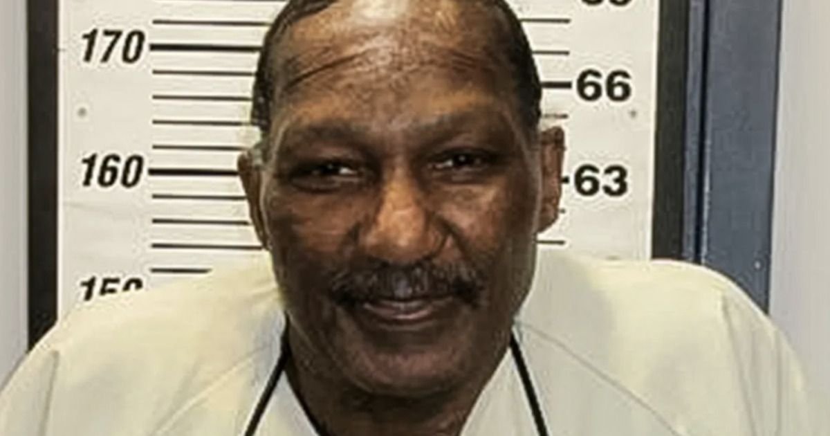 Death Ro with a heart device cries during prisoner execution: "It's so bad!"