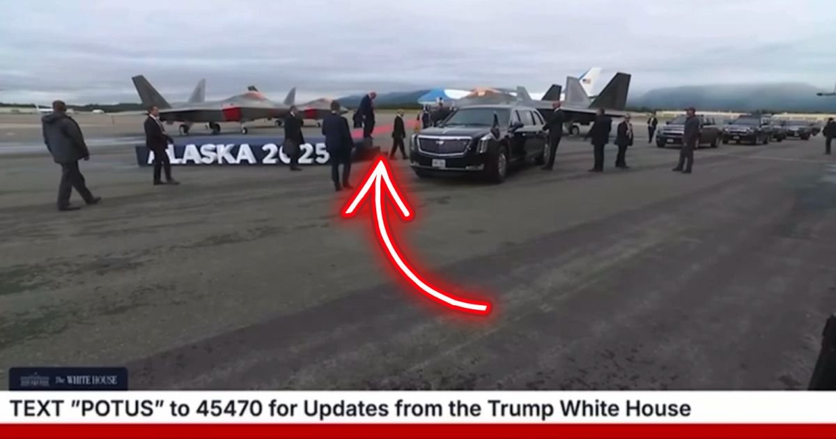 Watch: President Putin boarded "The Beast" board with President Trump