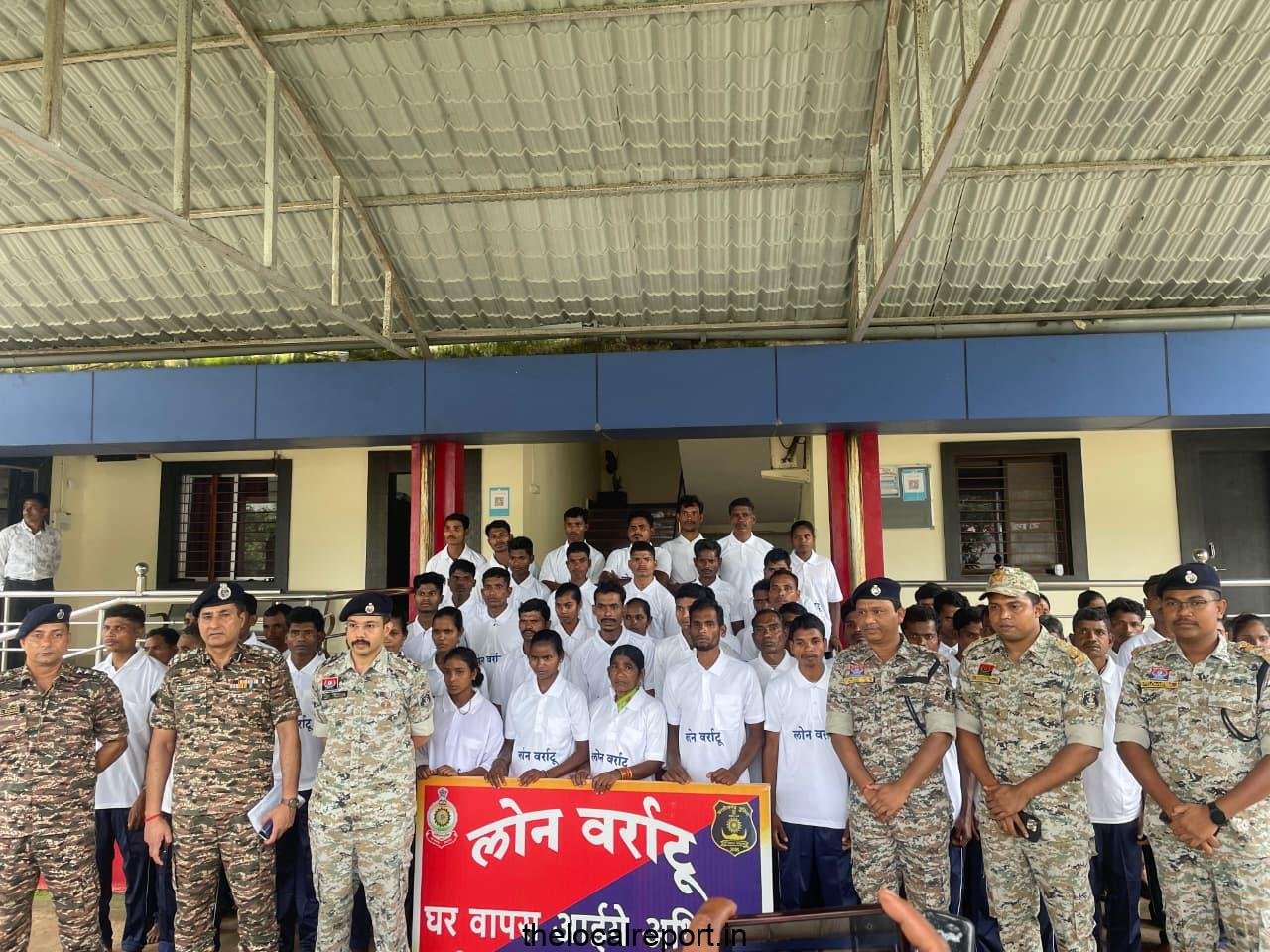 71 Maoists surrender in Dantewada under 'Lone Vartu', 'Punna Margem' campaign