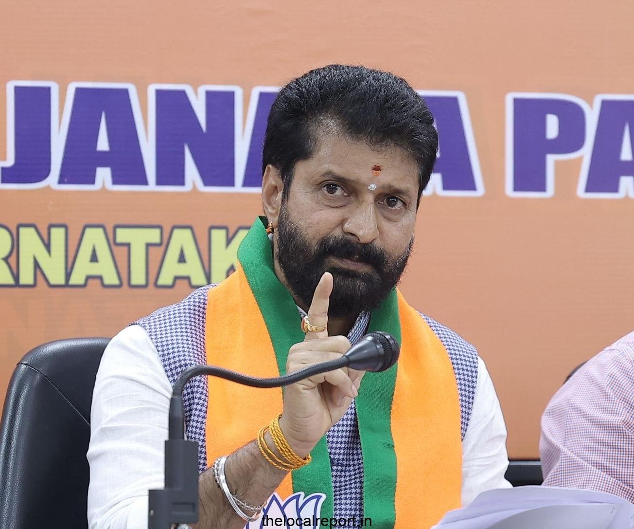 Caste census: K'Taka CM threatening enumerators, claim that BJP leader CT Ravi