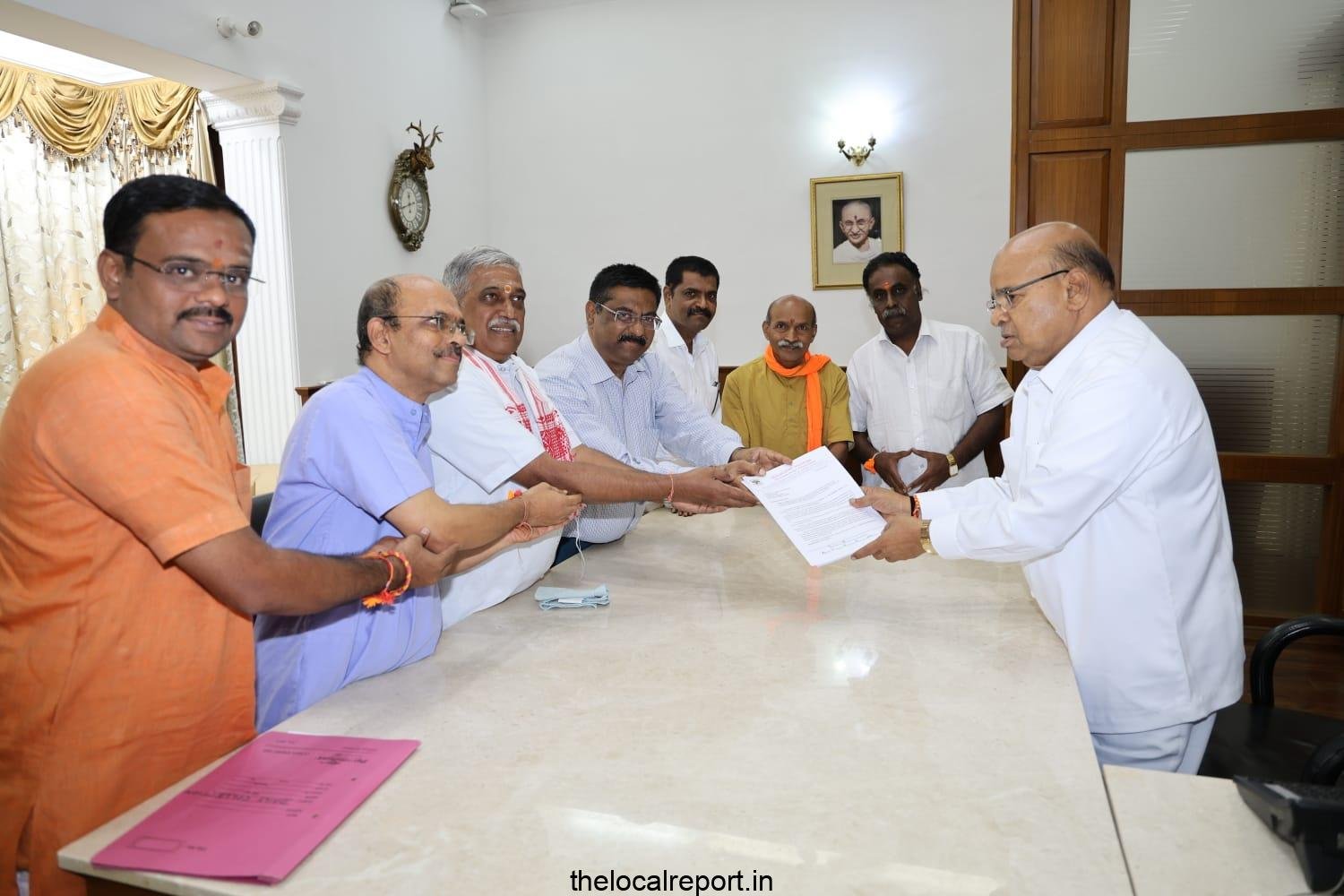 Government -free Hindu temple from control: VHP delegation to K'Taka Guv