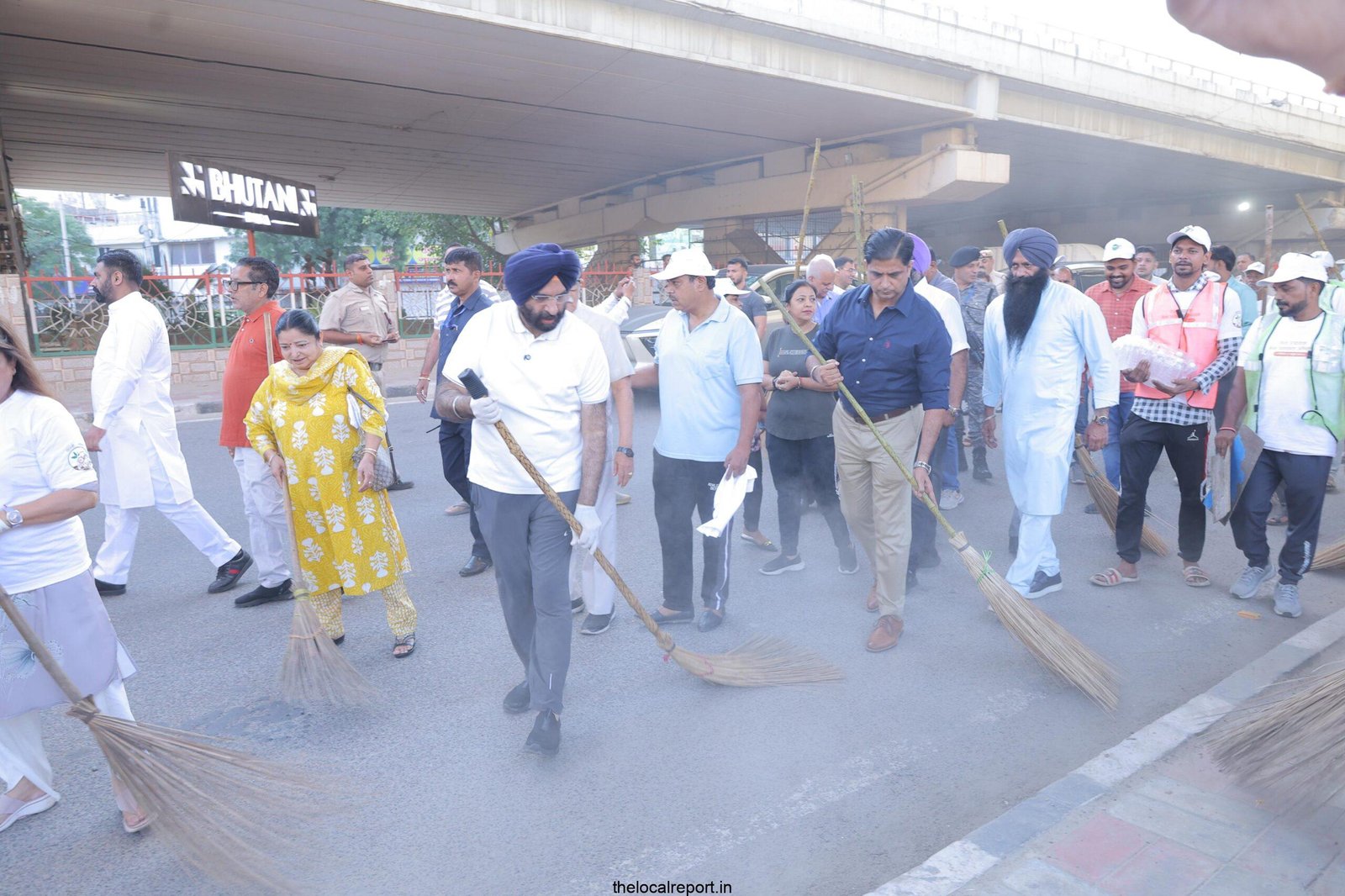Sirsa, Pankaj Singh leads Delhi ministers in Ring Road Clinis Drive