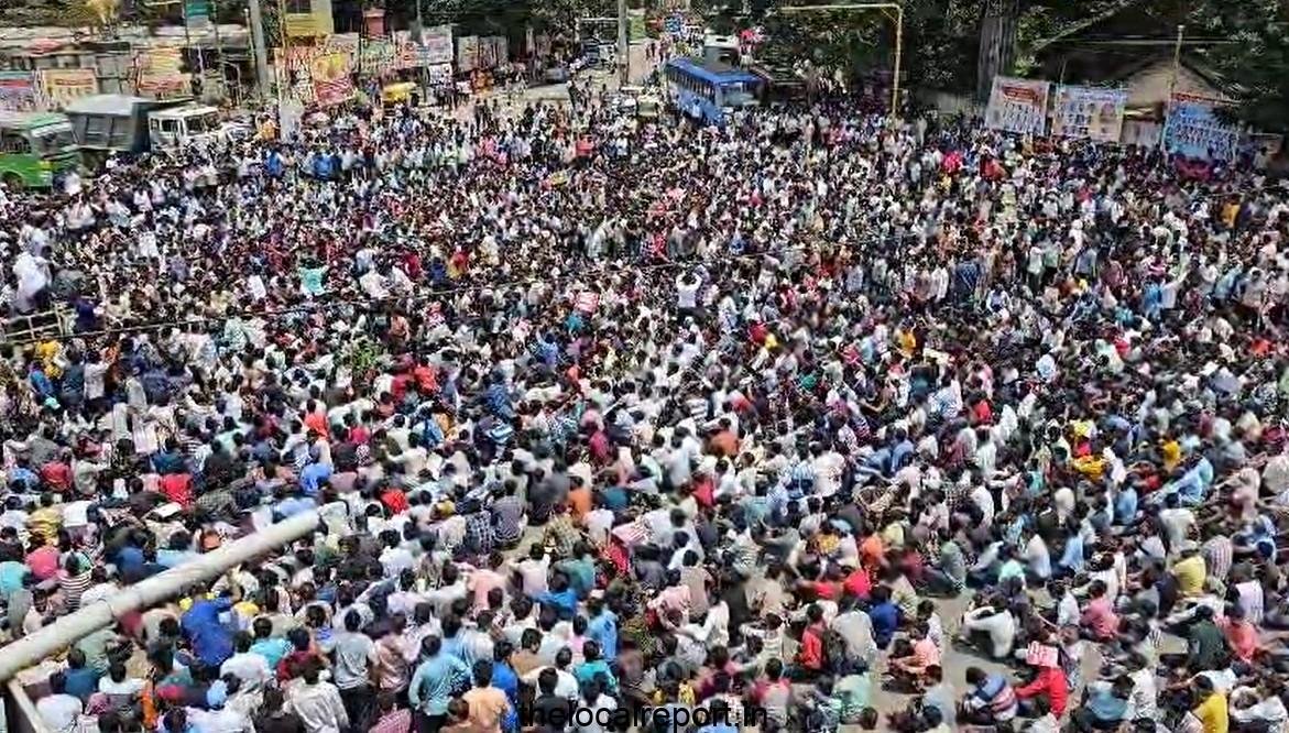 Students protested in Dharwad, Karnataka, demand to increase age limit for police recruitment
