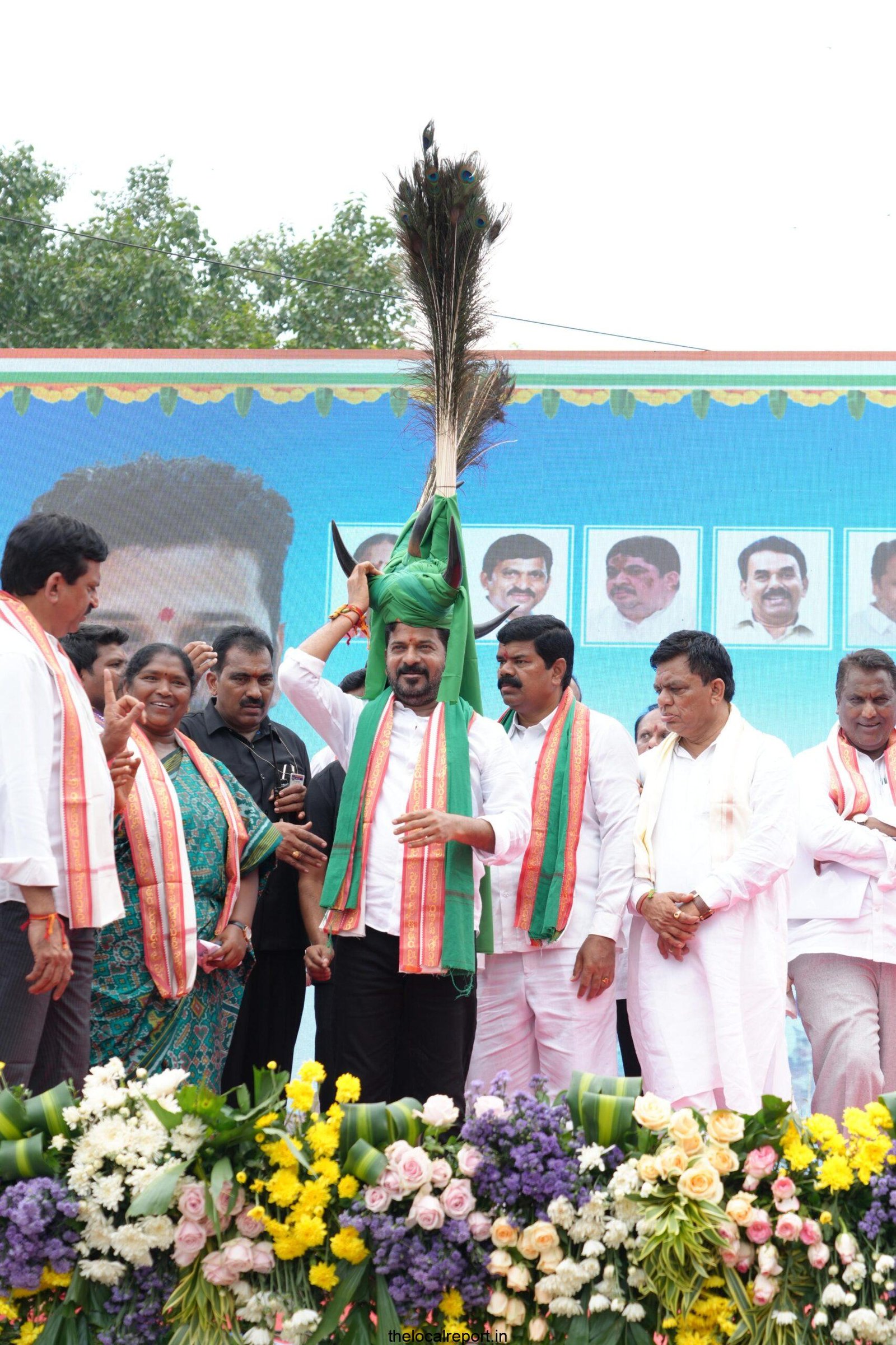 Telangana CM Tribal Fair Searchs for Central Money for 'Majeram Jatra'