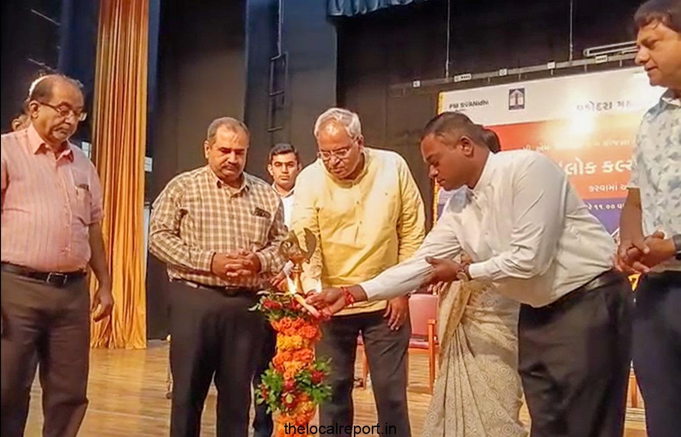 The Vadodara Municipal Corporation organizes a public welfare fair for urban road vendors under the PM Savididhi Yojana