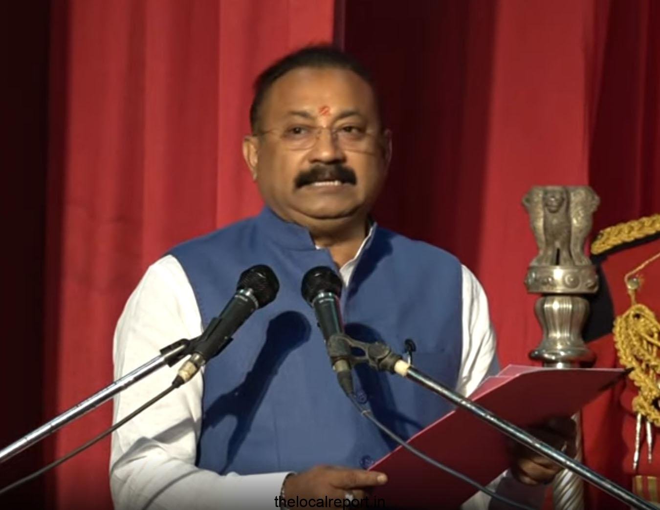JD (U) maintains silence on Prashant Kishore's graft allegations, Nitish Kumar with controversy