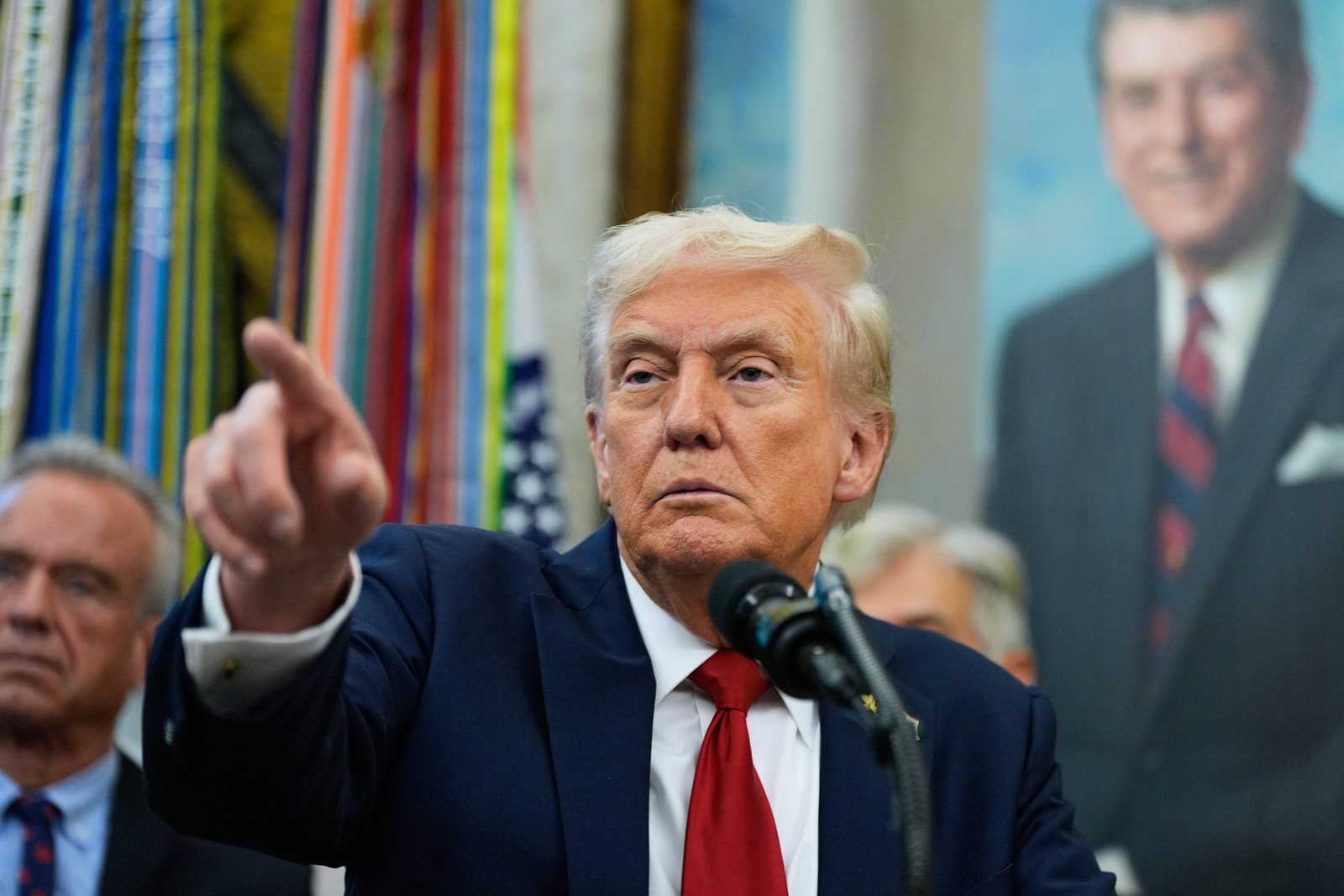 Amidst the rise of Donald Trump, the overall confidence in the media has reached a record climb to report fair and accurately.