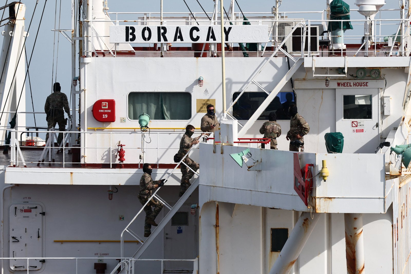 French soldiers suspected to be so -called by riding on the oil tanker sack several days ago. 