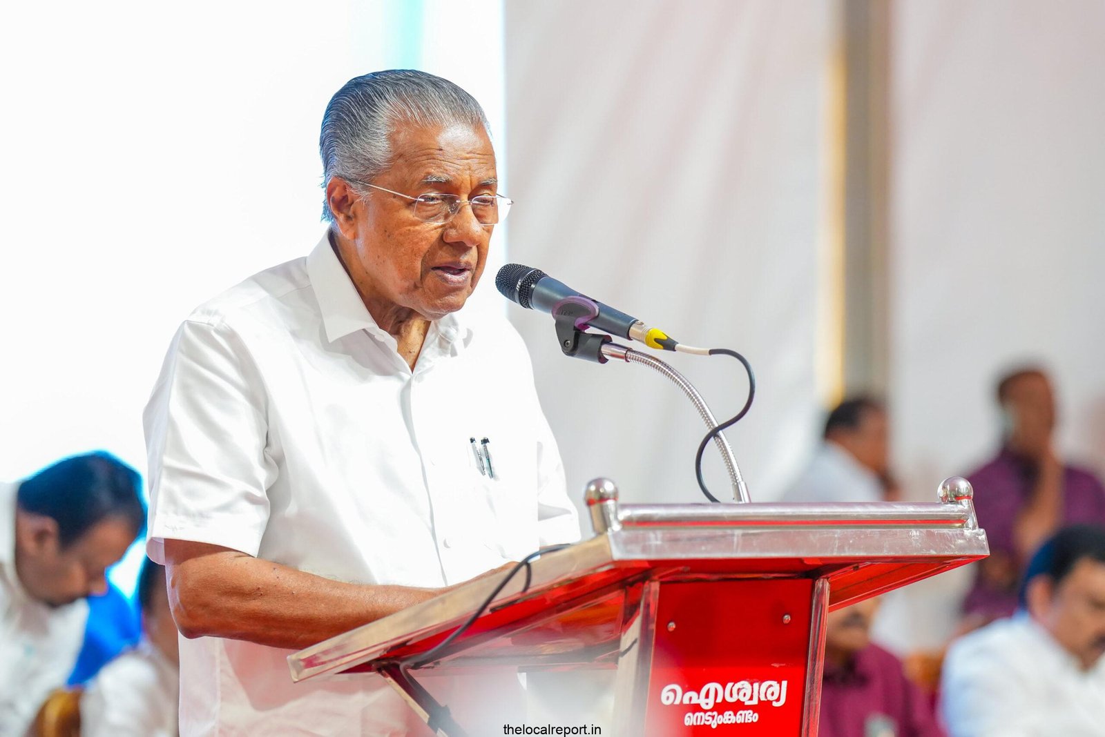 CM Vijayan, Kang Leader Muralidaran Slam Center for 'Insult' Gandhi, 'Gloring' RSS