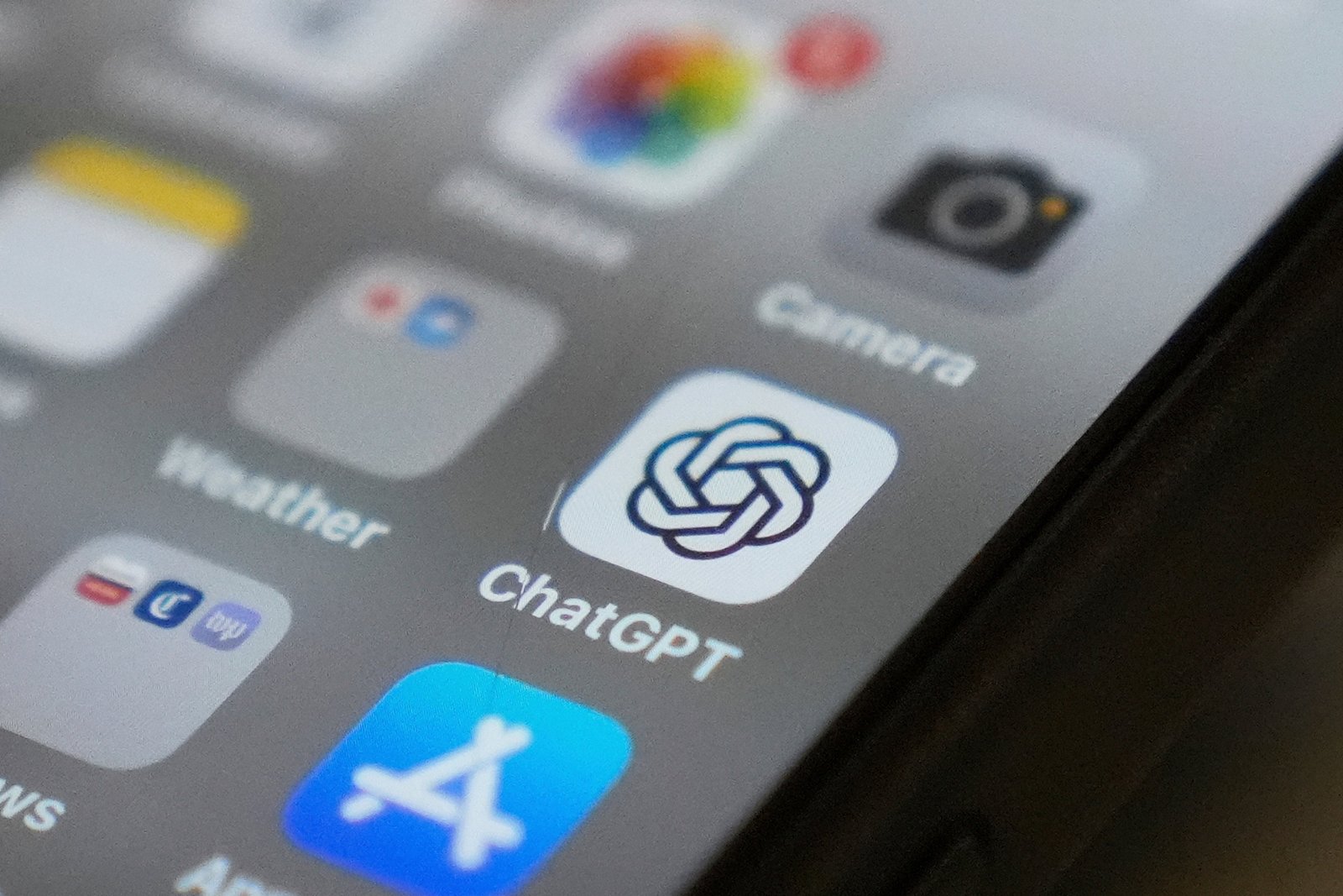 The study conducted by convenience points listed 30 separate AI platforms, with which the relationship with the respondents was claimed. Chatgpt was the most popular platform to have a relationship with adults