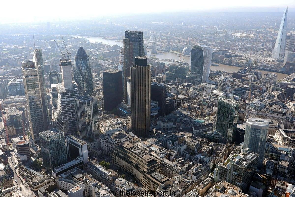FTSE 100 makes another high hit despite concerns over the US government's shutdown