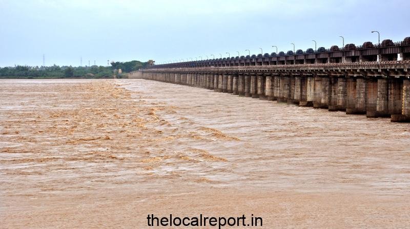 Flood in Godavari river, flood in island villages in Andhra
