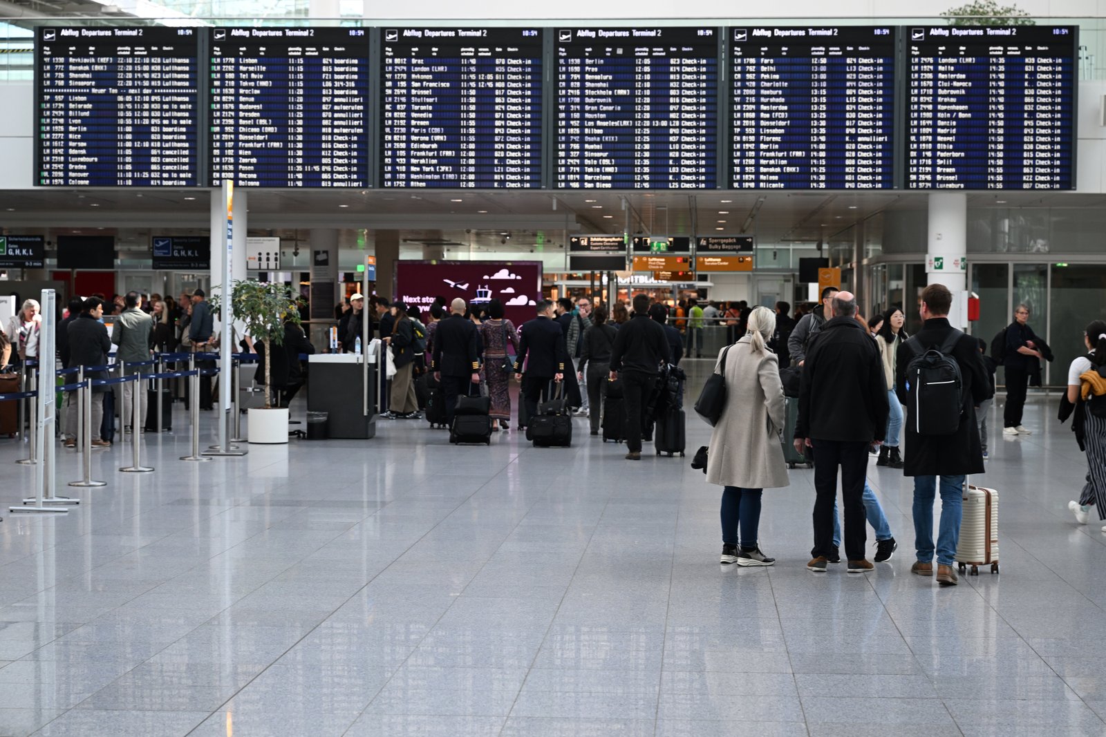 Flights were canceled at Munich Airport after watching a reported drone