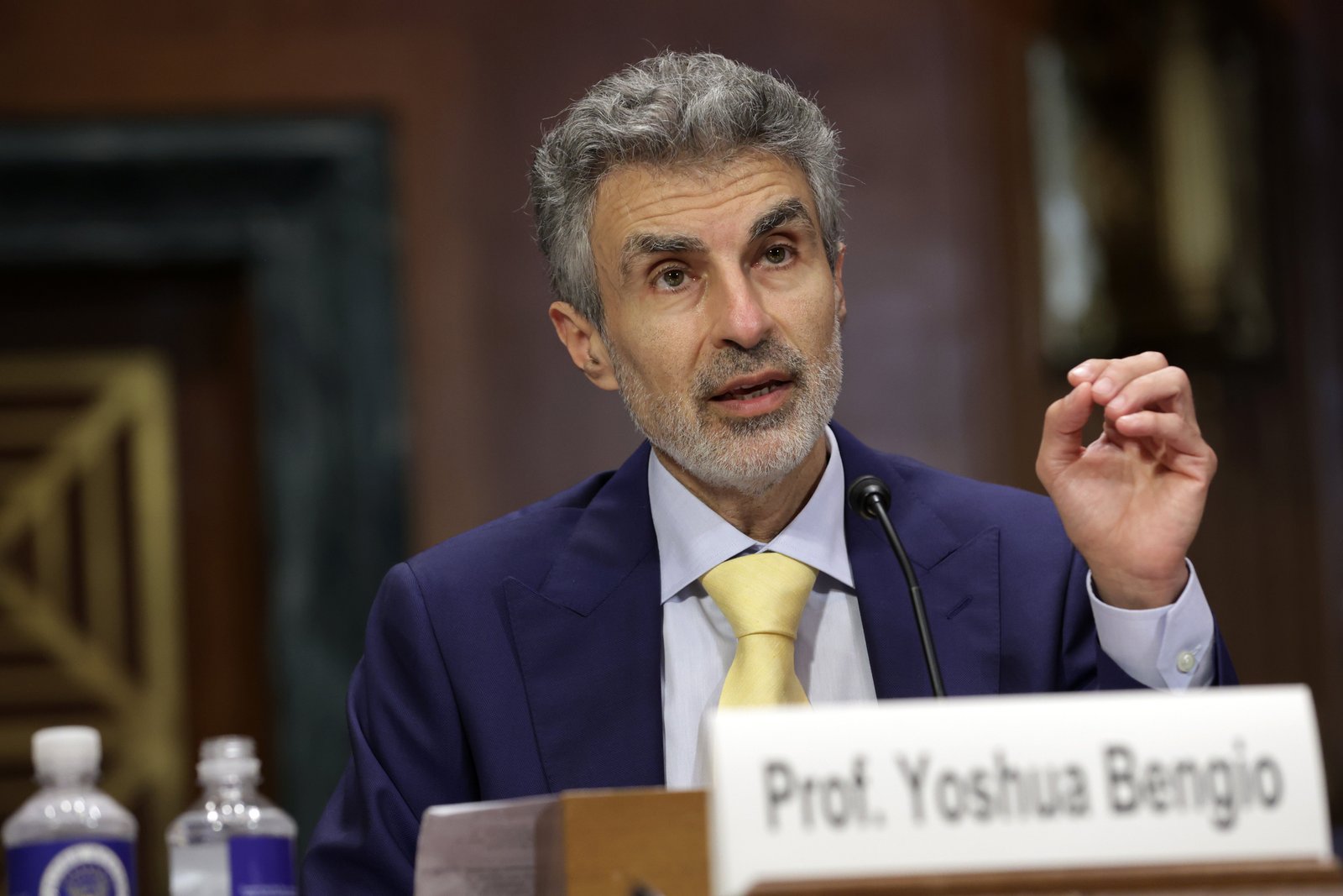 AI Pioneer Yoshua Bengio is warning that artificial intelligence products can trigger an extinct level phenomenon without immediate safety measures and a stay on new products