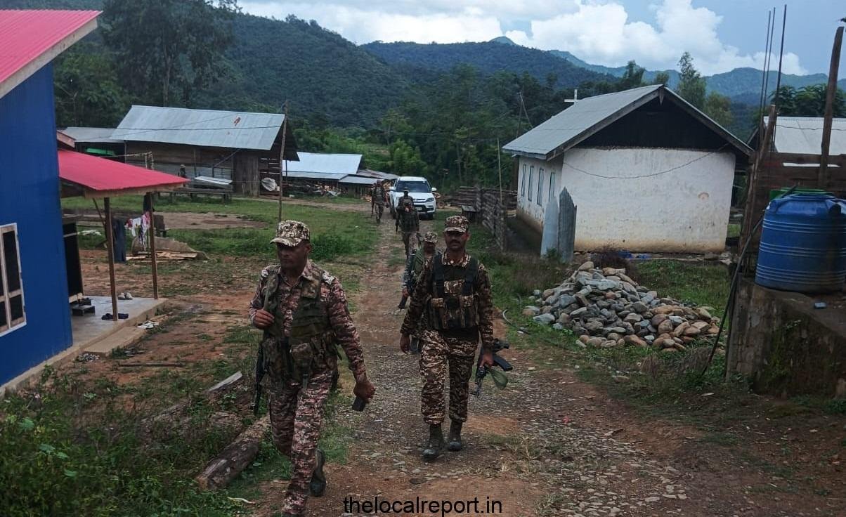 Manipur police convoy attacked in chandelier, vehicles were damaged