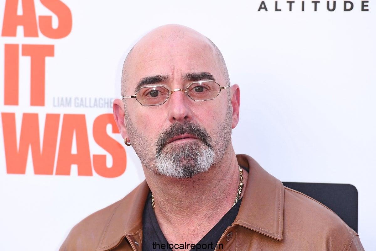 Oasis guitarist Bonhed announced that he had cancer