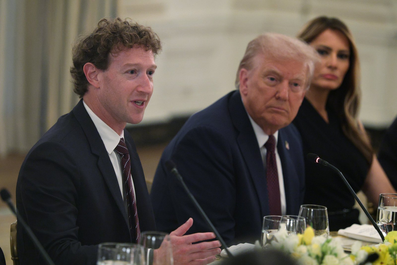 While 'AI's Godfather' AI warns against the rapid growth of products, Donald Trump's administration wants the US to dominate the US to remove regulatory measures and promote billions of dollars in technical investments.
