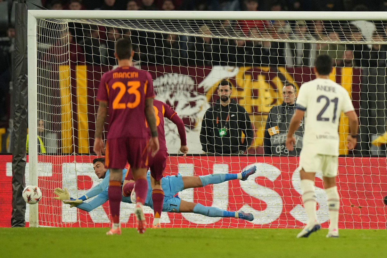 ÖZer saved three punishments in the game