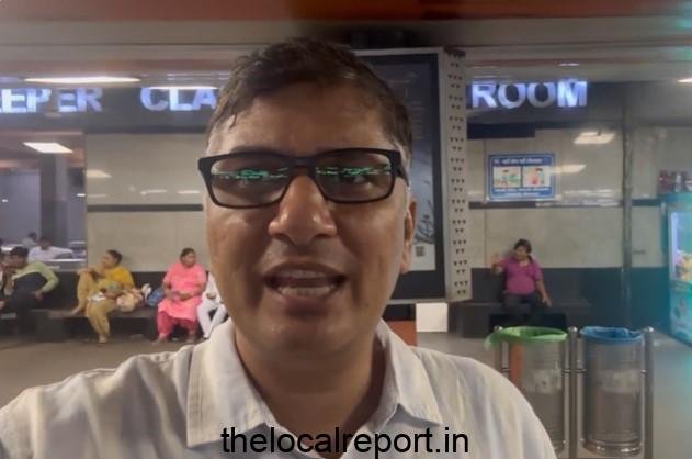 Saurabh Bhardwaj of AAP praised Indian Railways for clean facilities at New Delhi station