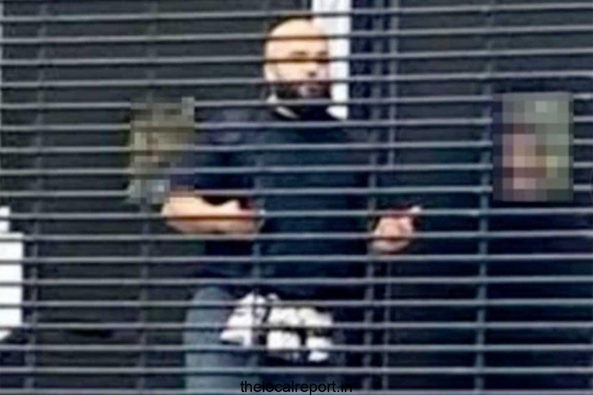 Seven -minute terror: How a KNIFEMAN became a scary on the holiest day of Judaism.