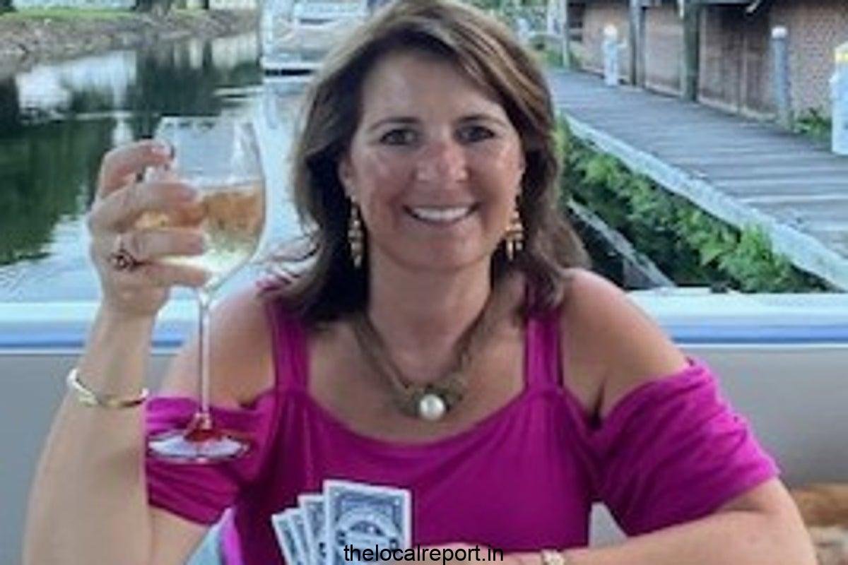 Woman's self-pending obit goes viral: 'I died of foam'