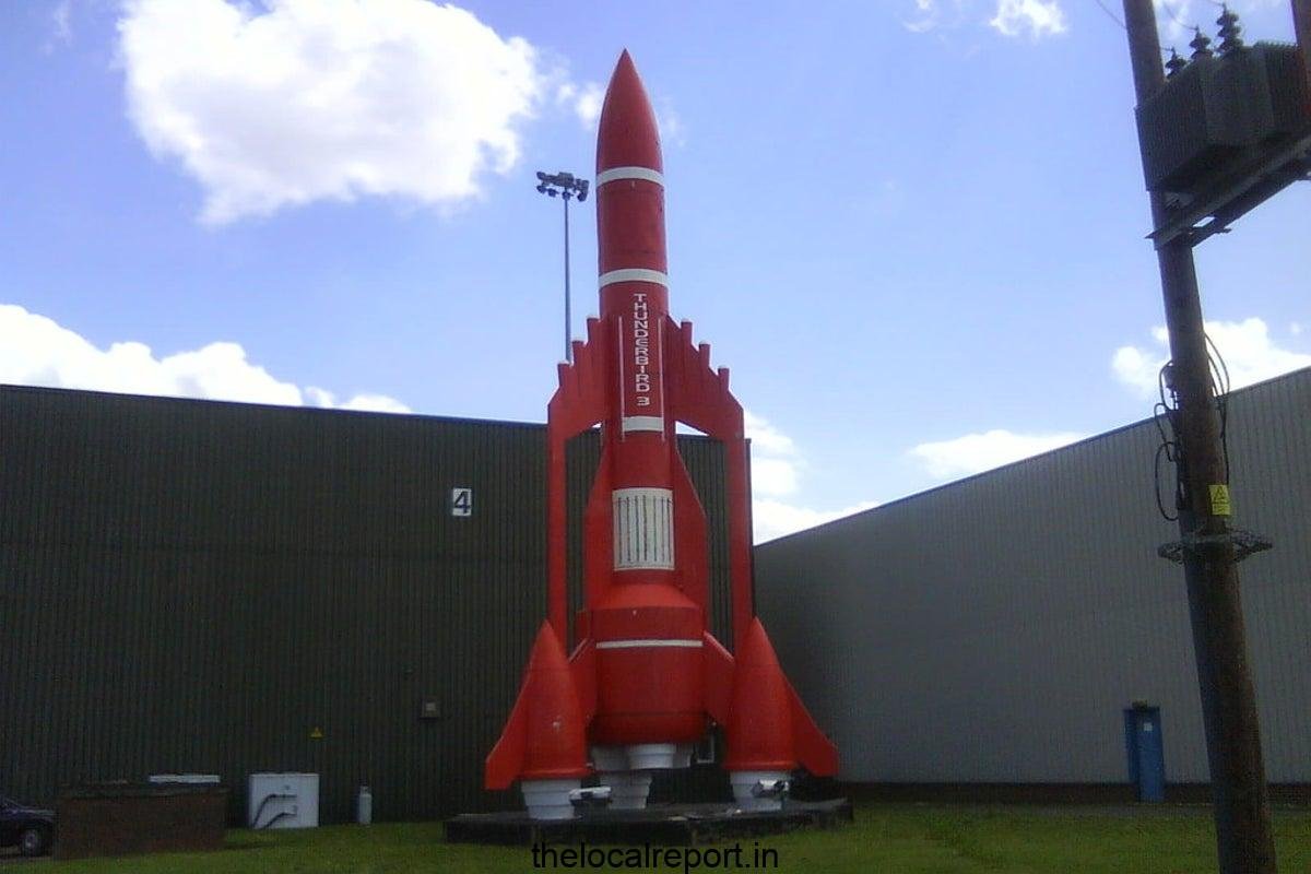 The owner of 18 feet Thunderbird 3 replication thought he was buying only one model