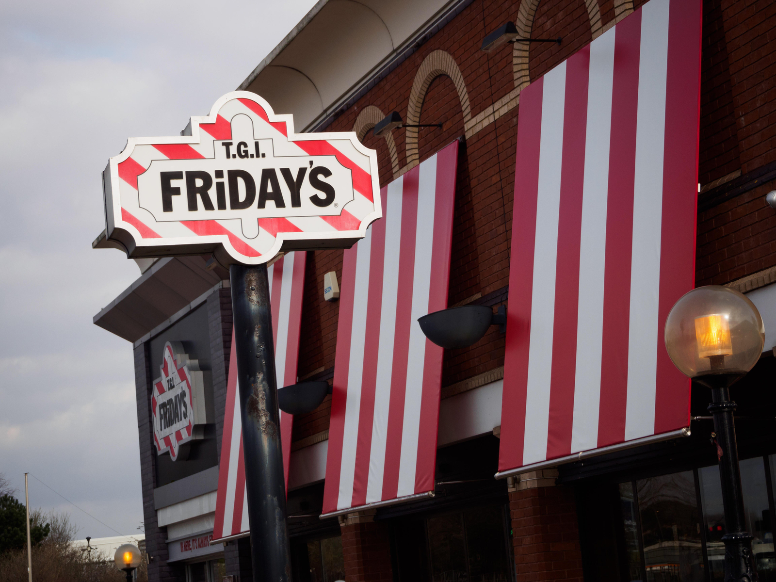 Restaurant chain TGI Fridays announced in January 2026 that it would launch a brand revitalization campaign and set an annual revenue target of US$2 billion by 2030