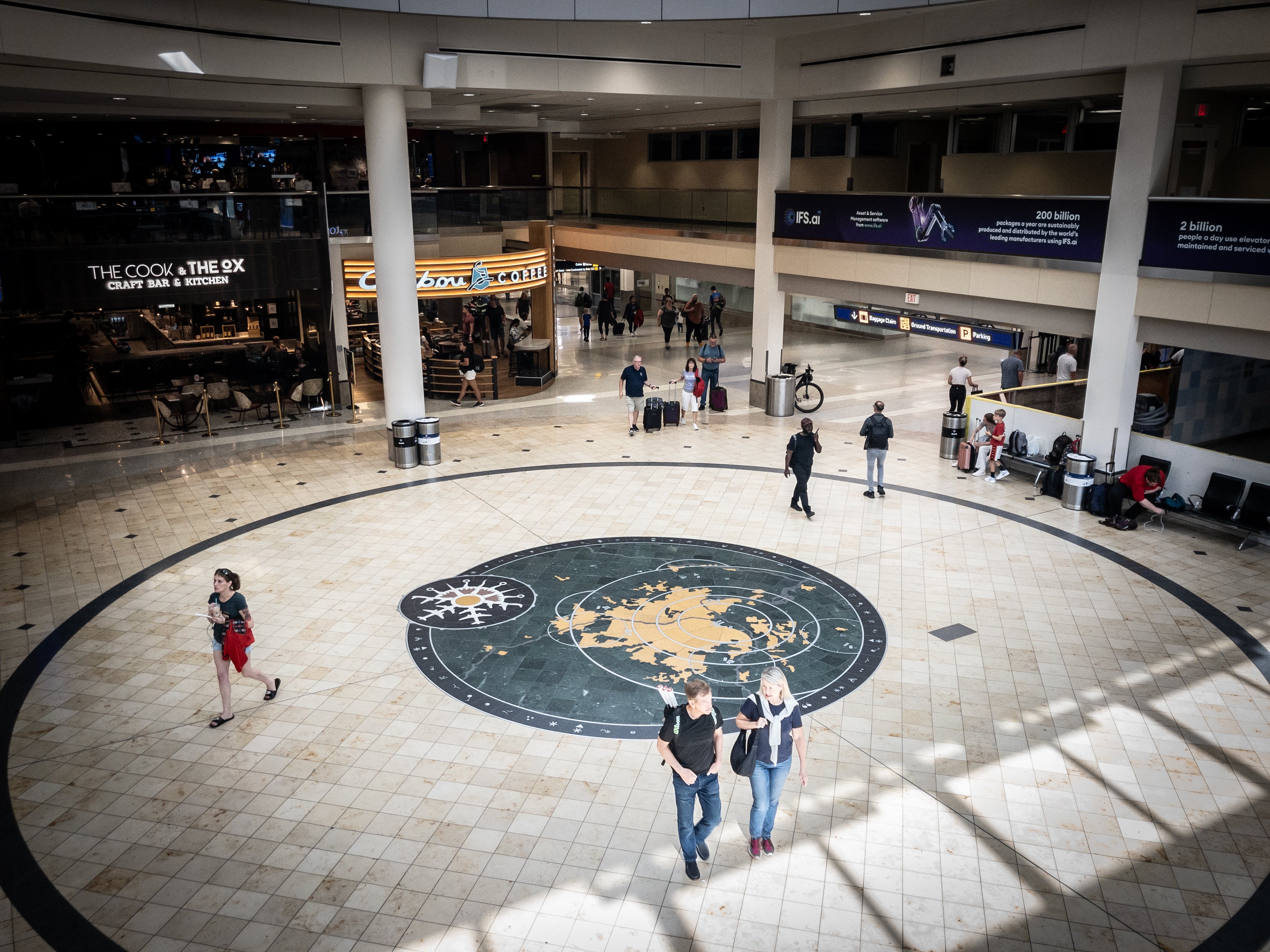 Minneapolis–Saint Paul International Airport features vibrant restaurants serving local dishes, and a hotel you can book for ‘day stays’