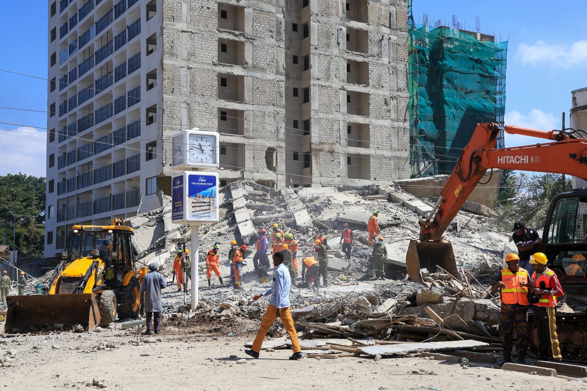A high-rise building under construction collapsed in Nairobi, 4 people believed to be trapped