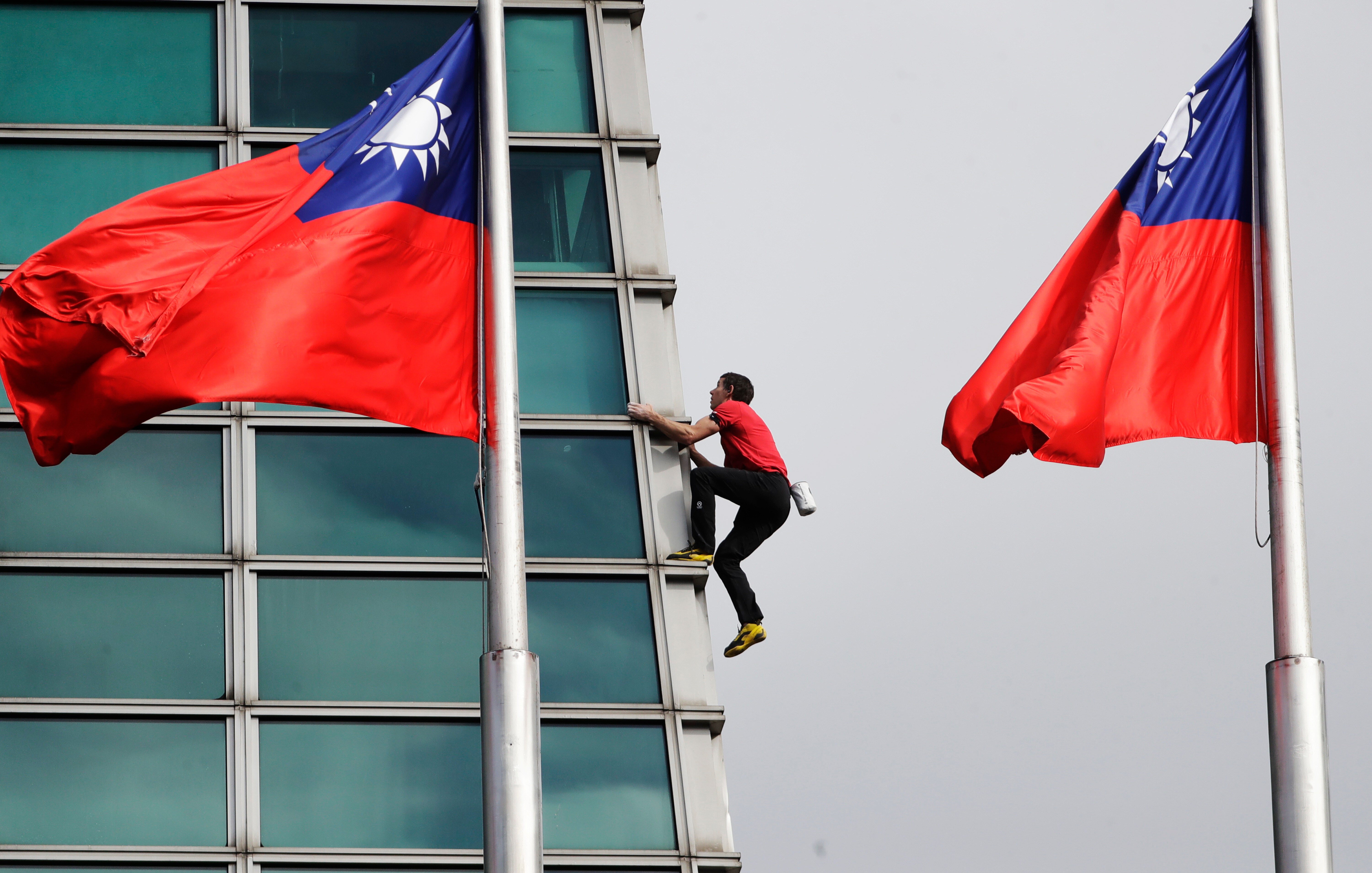 Rock climber Alex Honnold performed a free climb of the Taipei 101 skyscraper in Taipei, Taiwan on Sunday