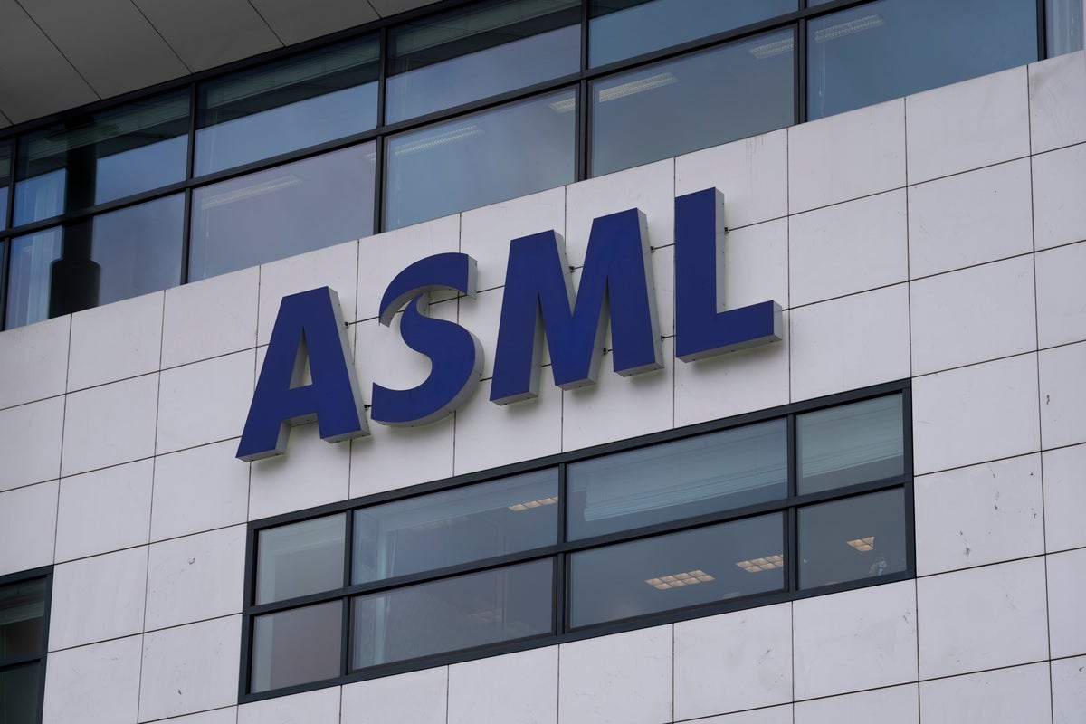 ASML posts record profits of $11.5 billion in 2025, plans to cut 1,700 jobs thanks to artificial intelligence-driven demand