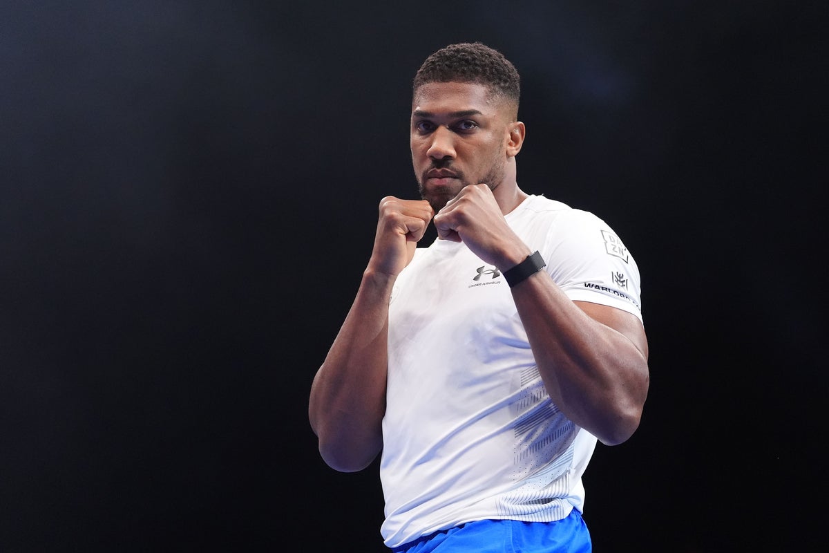 Anthony Joshua returns to gym with new motivational slogan after crash