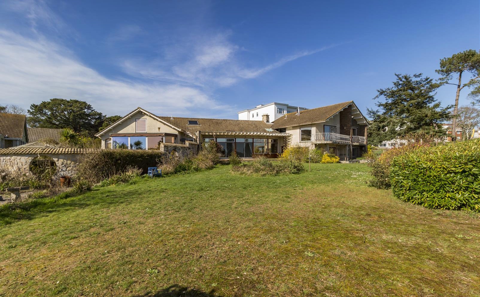 Bayview Developments director Bill Buckler begins construction of a bungalow on the site of the former cliff-top mansion