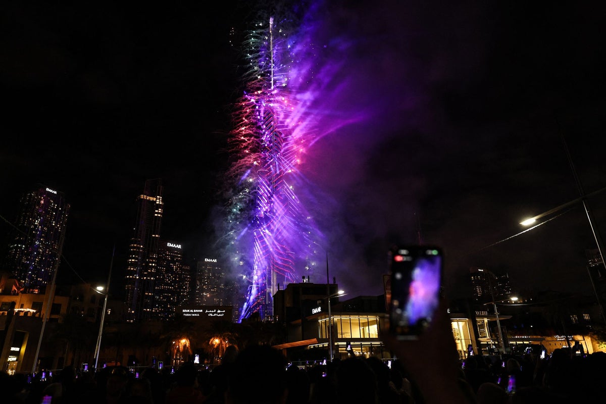 Dubai welcomes New Year with stunning firework display atop tallest skyscraper