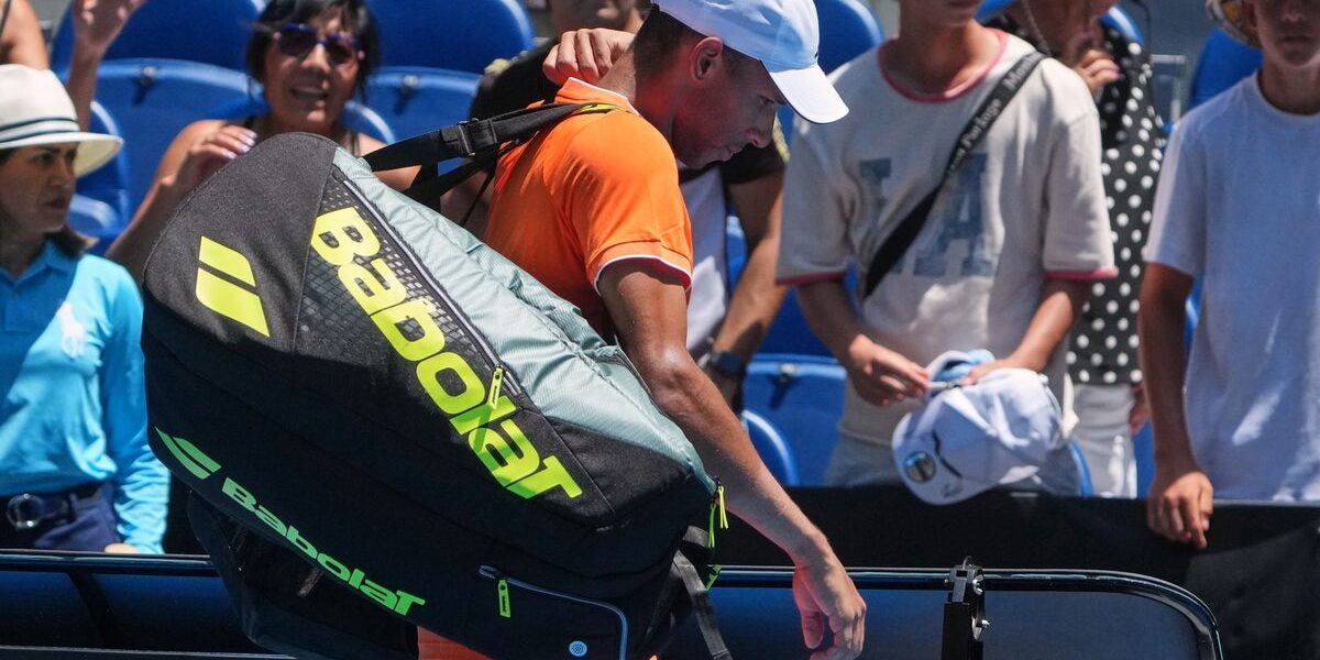 Felix Auger-Aliassime can't explain Australian Open retirement: 'It's painful'