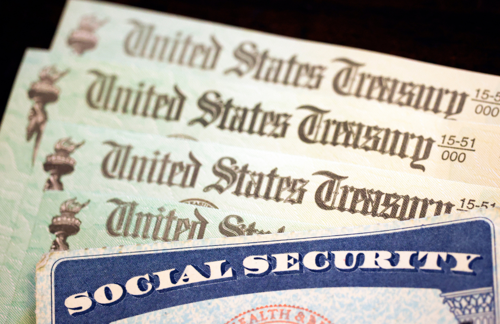 A report shows that the maximum Social Security check in 2026 will be as high as $5,251, which is equivalent to about $63,000 per year, which is what the average senior household spends in a year