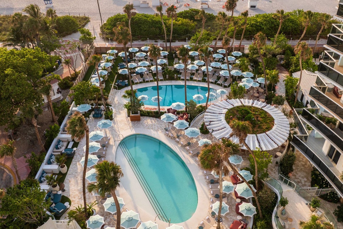 I stayed in a hotel in Miami with the most chic Art Deco interior