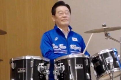 Japanese and South Korean leaders go viral for K-pop jam