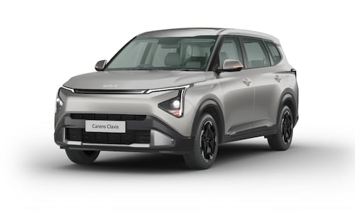 Kia launches Carens Clavis HTE (EX) with sunroof, auto AC and 6 airbags at ₹12.55 lakh