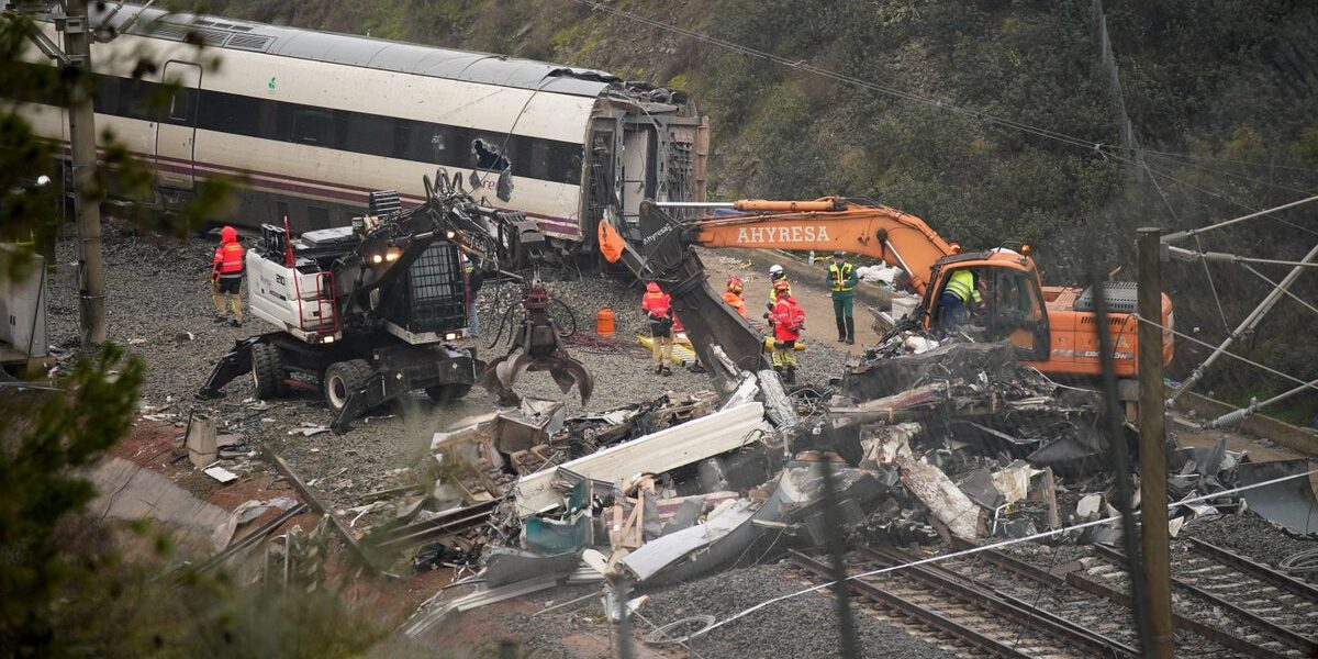 La Liga pays tribute to victims of Spanish train crash tragedy