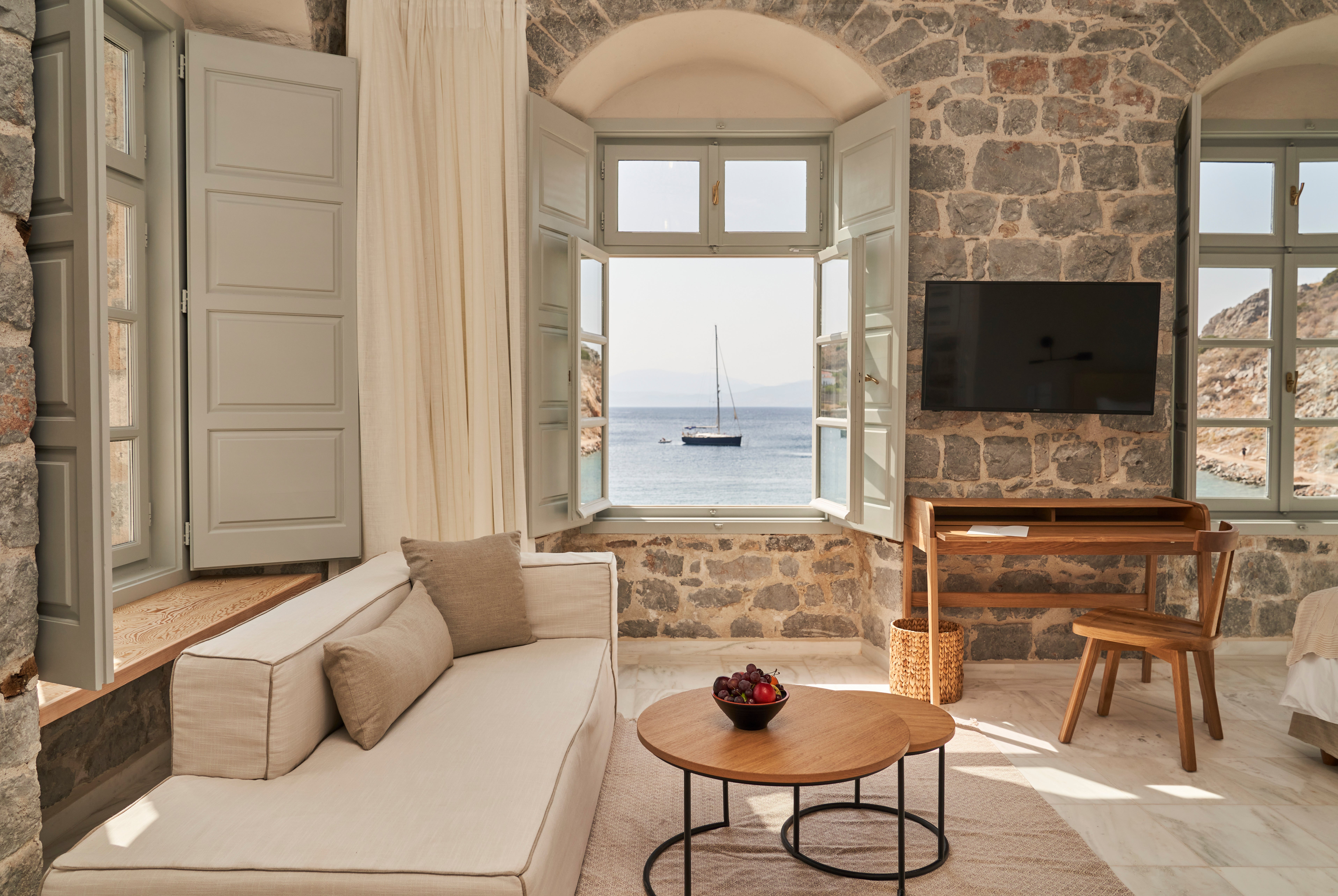 Mandraki Beach Resort is a tranquil boutique hotel on the Greek island of Hydra