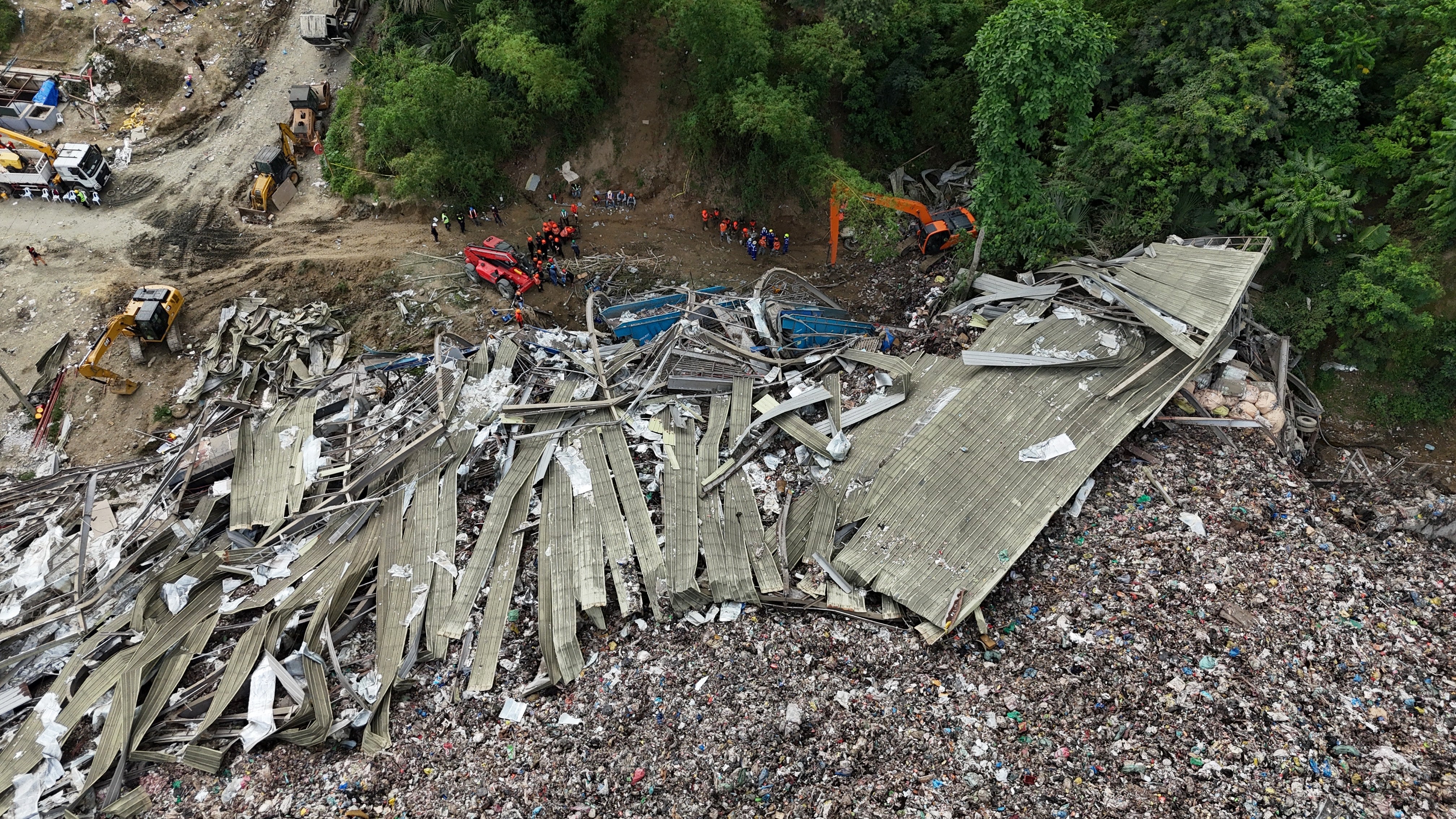 Rescuers continue their search at a collapsed waste sorting facility in Binaliw, Cebu City, central Philippines, Saturday, January 10, 2026. (AP Photo/Jacqueline Hernandez)