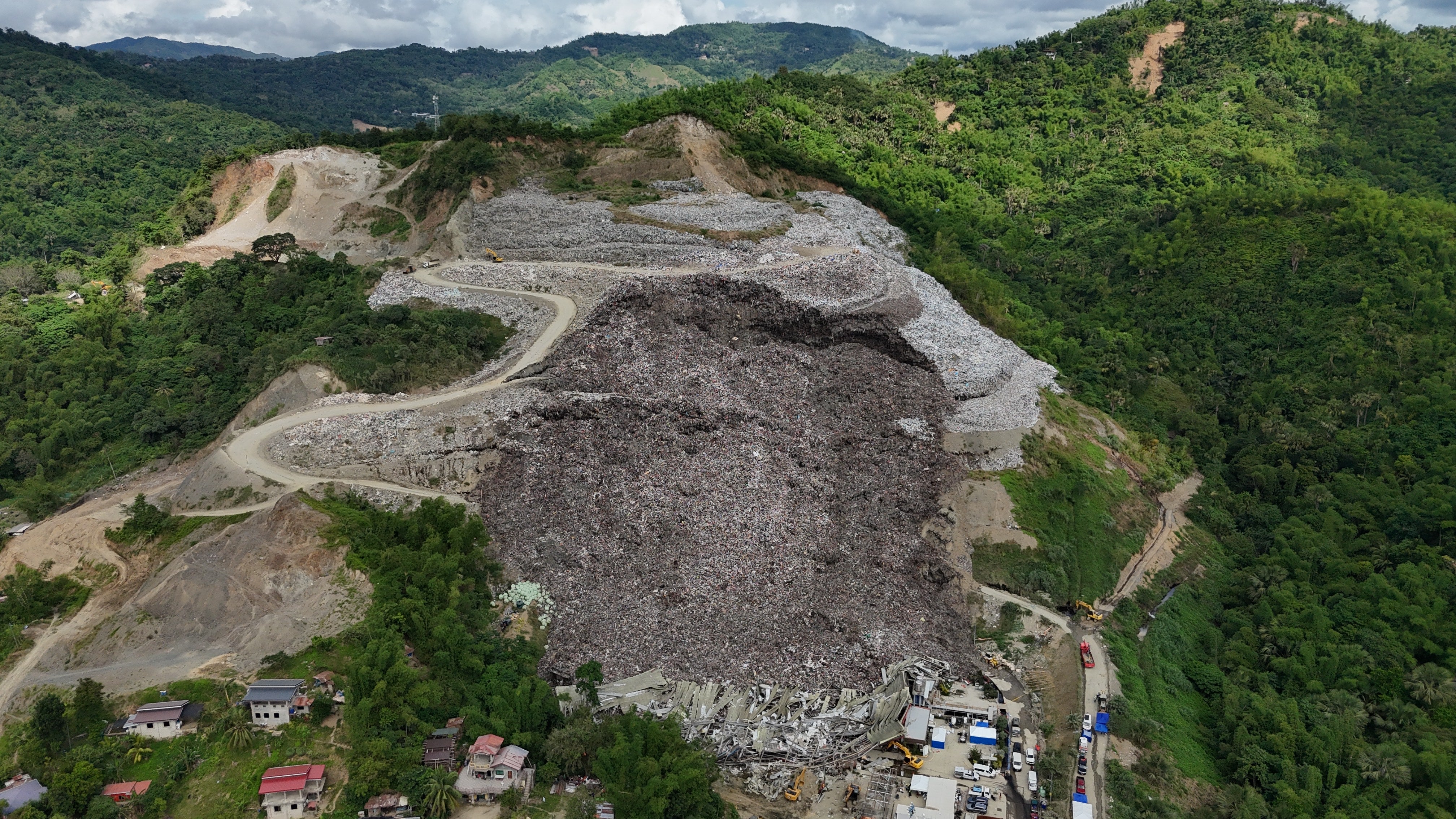 Saturday, January 10, 2026 A large pile of garbage collapsed Thursday afternoon at a waste sorting facility in Binalife, Cebu City, central Philippines. (AP Photo/Jacqueline Hernandez)