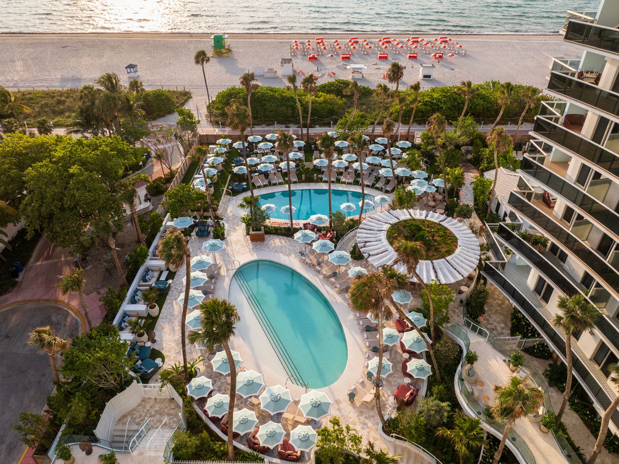 Andaz Miami Beach features two outdoor swimming pools and a circular poolside bar