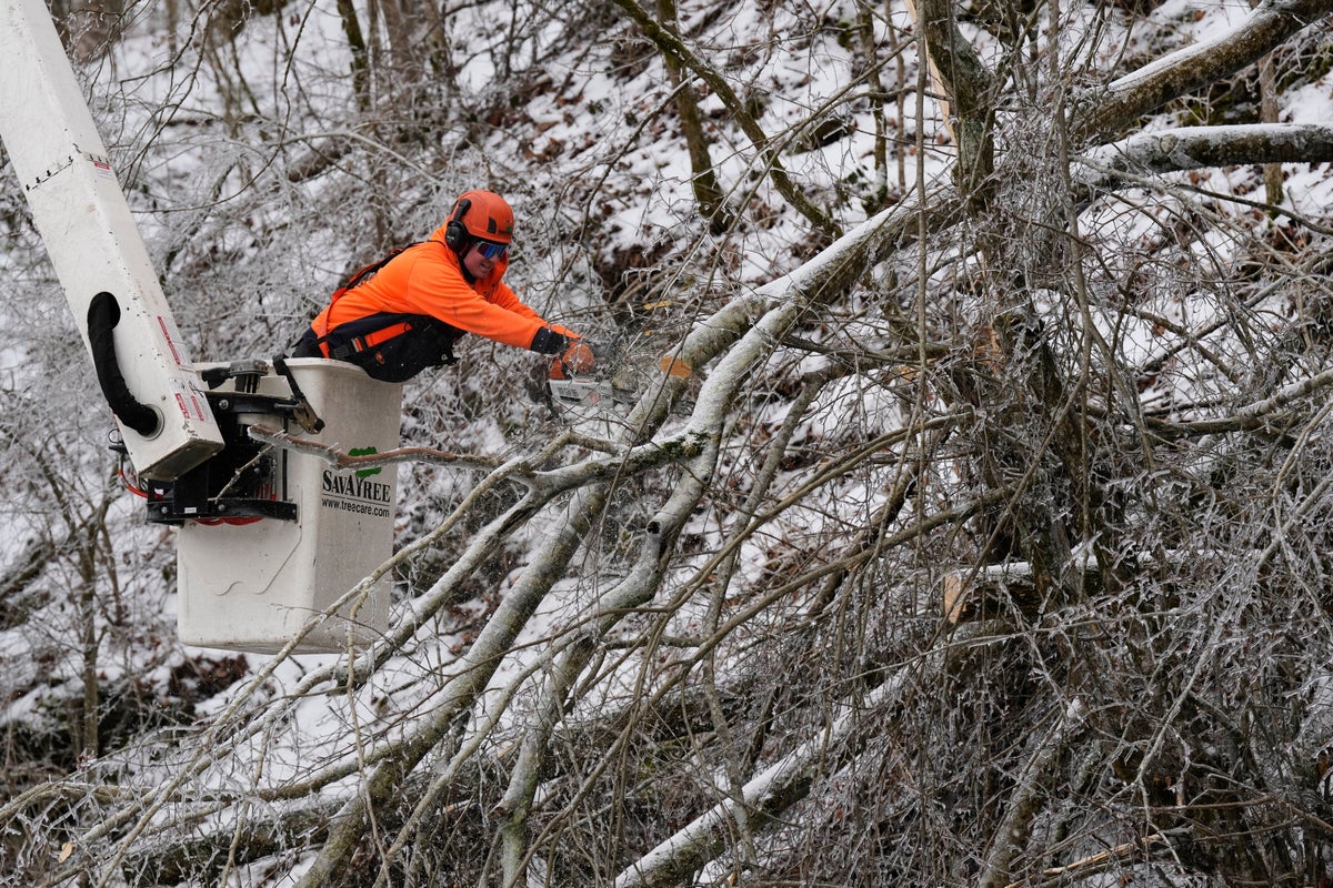 Powerful storm threatens East Coast, including parts unaccustomed to heavy snow