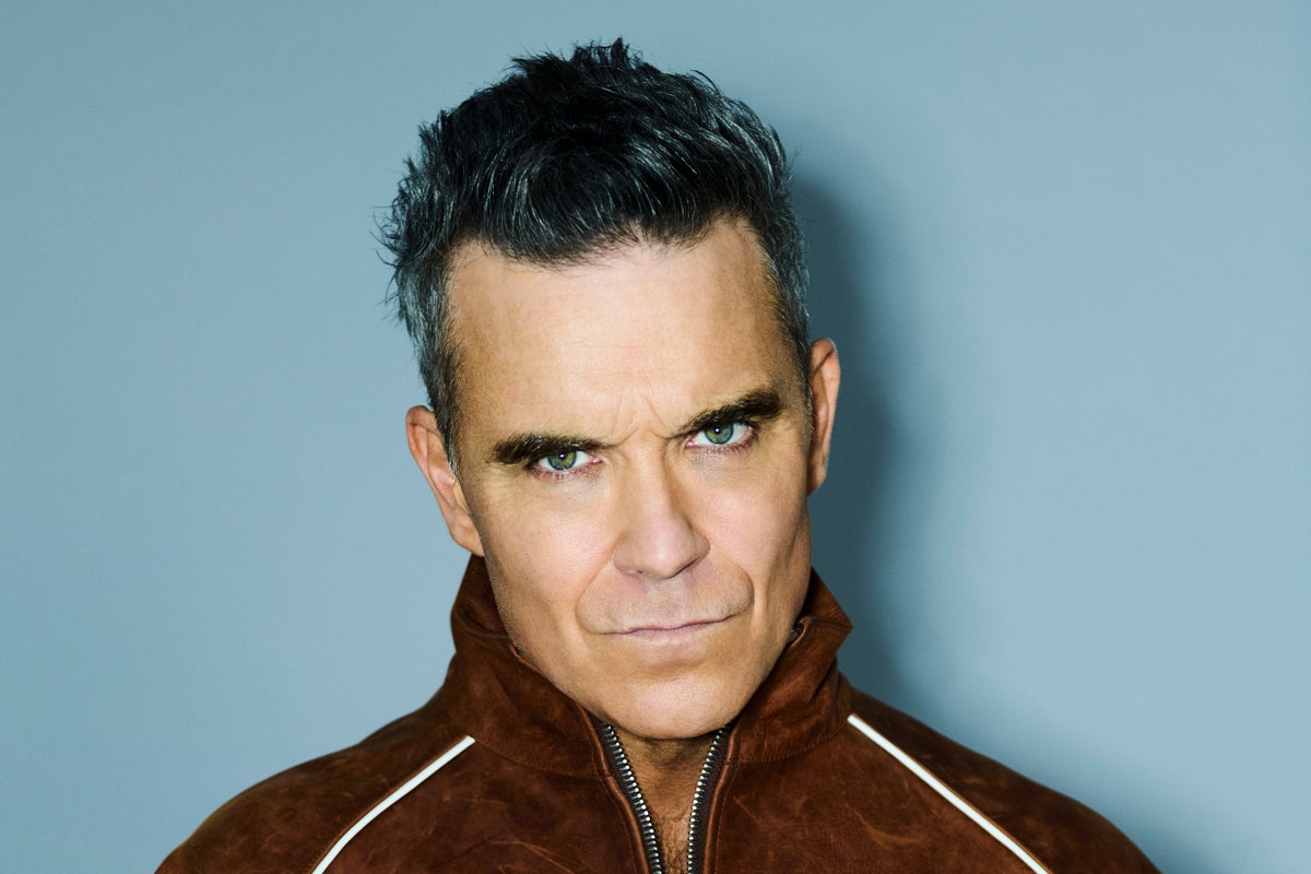 Robbie Williams breaks Beatles record and makes British music history