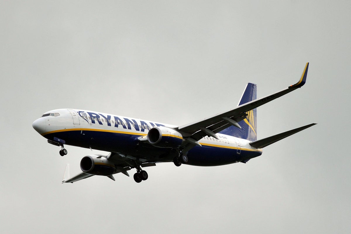 Ryanair raises full-year fares, passenger outlook