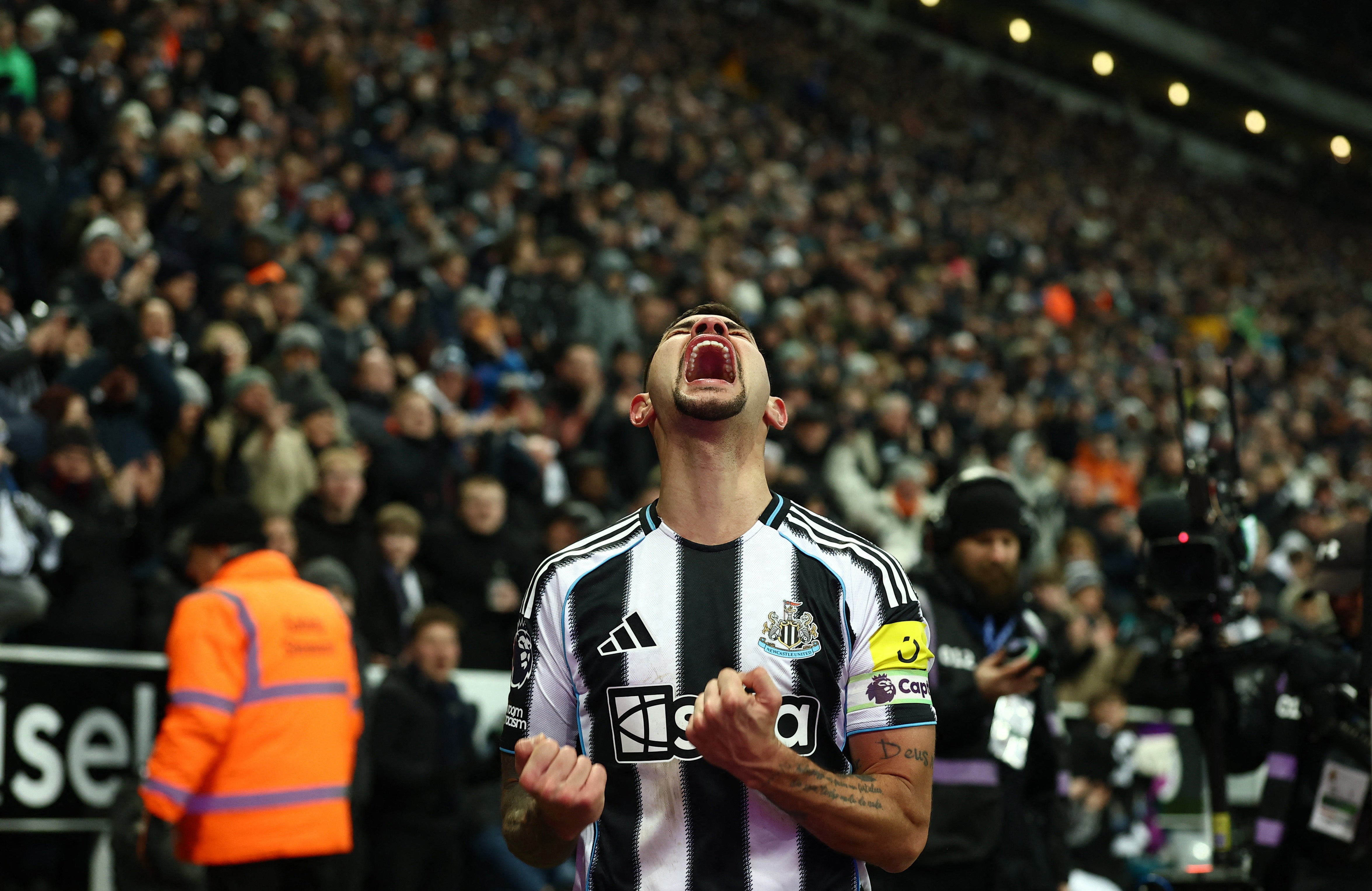 Bruno Guimarães celebrates his seventh season of the season